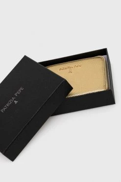 Γυναικεία Πορτοφόλια Δερμάτινο πορτοφόλι Patrizia Pepe χρώμα: χρυσαφί -Φτηνός Patrizia Pepe Κατάστημα unnamed file 1947