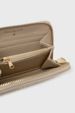 Γυναικεία Πορτοφόλια Δερμάτινο πορτοφόλι Patrizia Pepe χρώμα: κίτρινο -Φτηνός Patrizia Pepe Κατάστημα unnamed file 2050