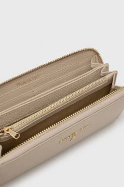 Γυναικεία Πορτοφόλια Δερμάτινο πορτοφόλι Patrizia Pepe χρώμα: μπεζ -Φτηνός Patrizia Pepe Κατάστημα unnamed file 2057