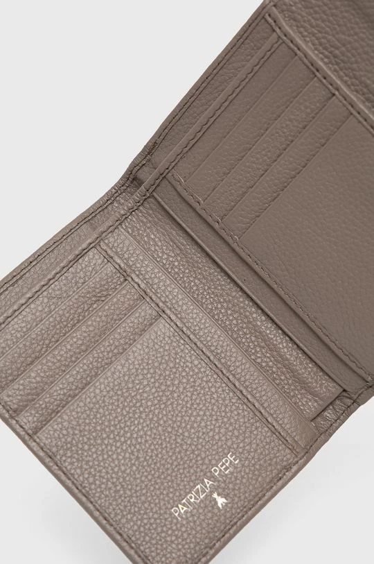 Γυναικεία Πορτοφόλια Δερμάτινο πορτοφόλι Patrizia Pepe χρώμα: καφέ 3 Γυναικεία Πορτοφόλια Δερμάτινο πορτοφόλι Patrizia Pepe χρώμα: καφέ - Image 3