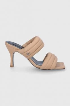 Γυναικεία Σαγιονάρες Δερμάτινες παντόφλες Patrizia Pepe χρώμα: κίτρινο